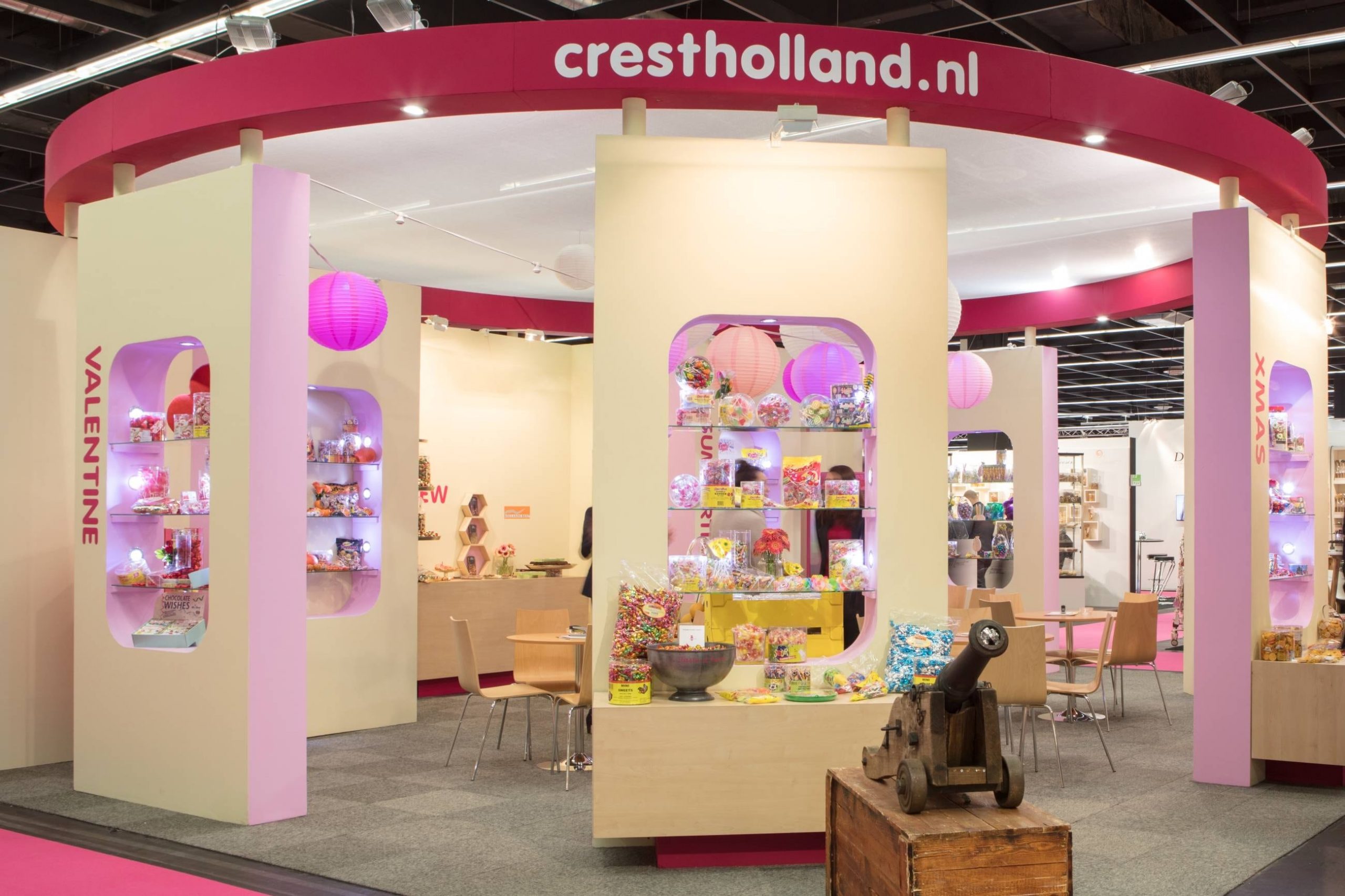 crestholland stand